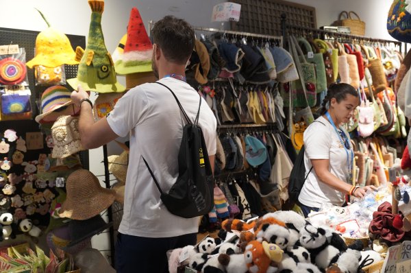 森利网 世运选手在成都感受中国文化魅力与城市活力
